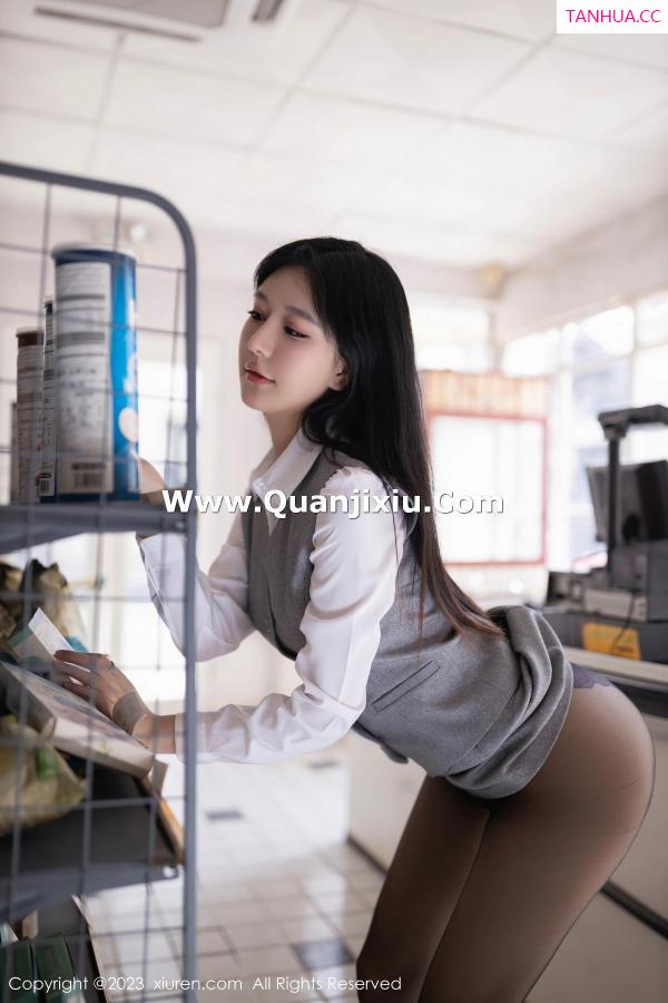   [XiuRen]高清写真图 2023.11.17 No.7684 幼幼 制服美腿第12张图片